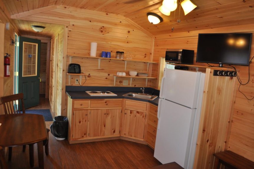 2 Room Standard Cottage L05 Twin Grove RV Resort & Cottages